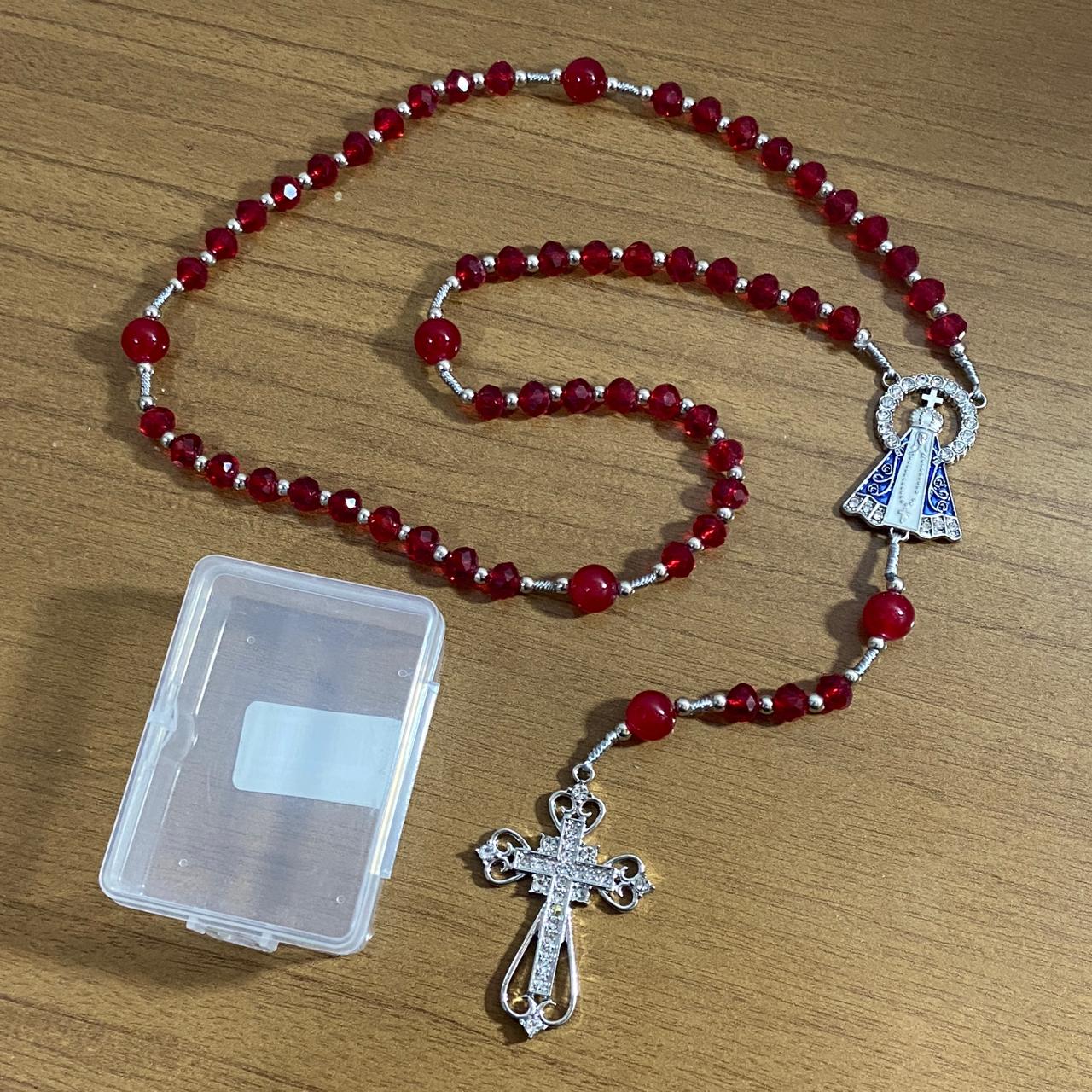 TERÇO DE NOIVA PRATEADO CRISTAL VERMELHO NOSSA SENHORA APARECIDA 08MM (1 UNIDADE)