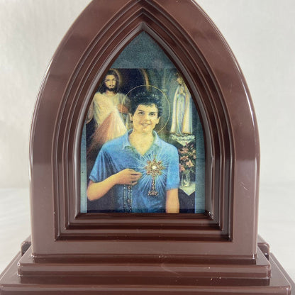 CAPELA ACRÍLICA G SÃO CARLO ACUTIS MARROM 18X12 CM (1 UNIDADE)