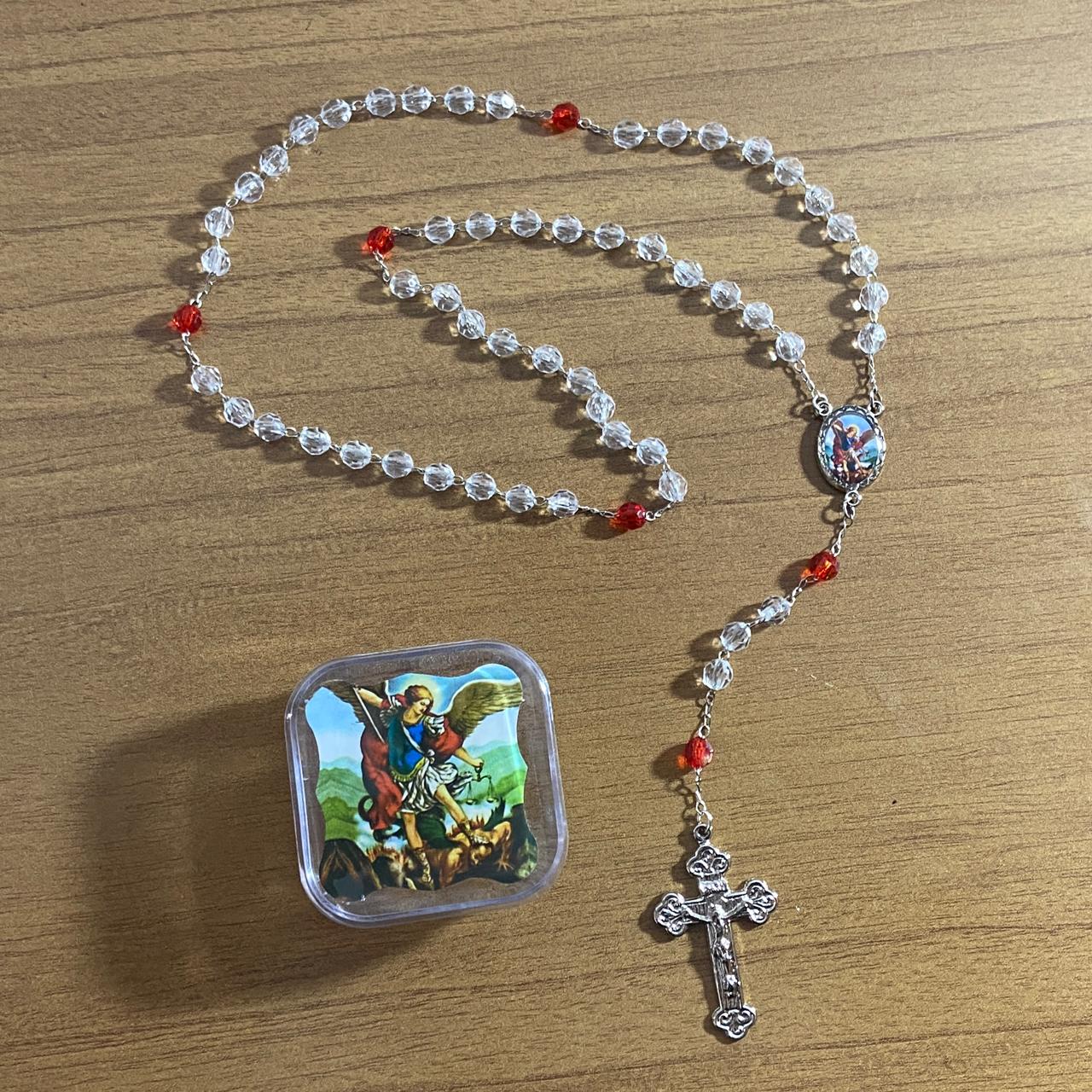 TERÇO SEMICRISTAL NA CAIXINHA SÃO MIGUEL ARCANJO 6MM (6 UNIDADES)