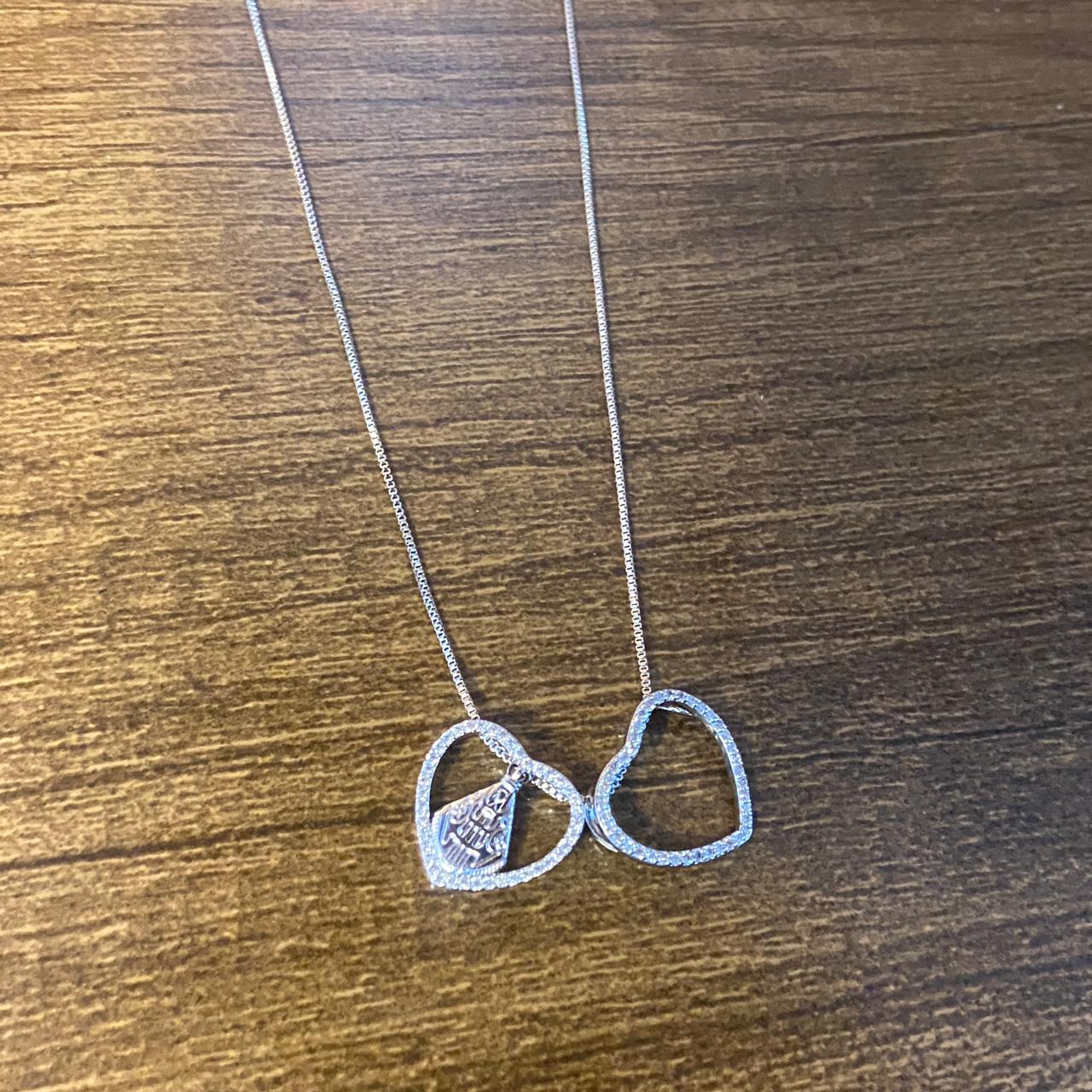 COLAR PRATEADO CORAÇÃO NOSSA SENHORA APARECIDA COM STRASS  (1 UNIDADE)