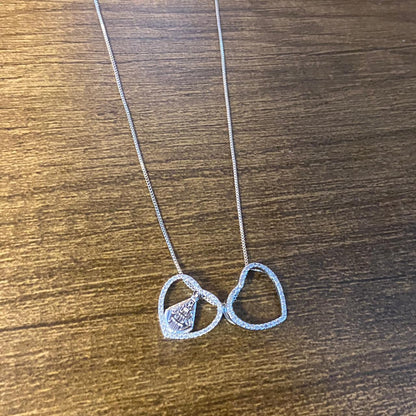 COLAR PRATEADO CORAÇÃO NOSSA SENHORA APARECIDA COM STRASS  (1 UNIDADE)