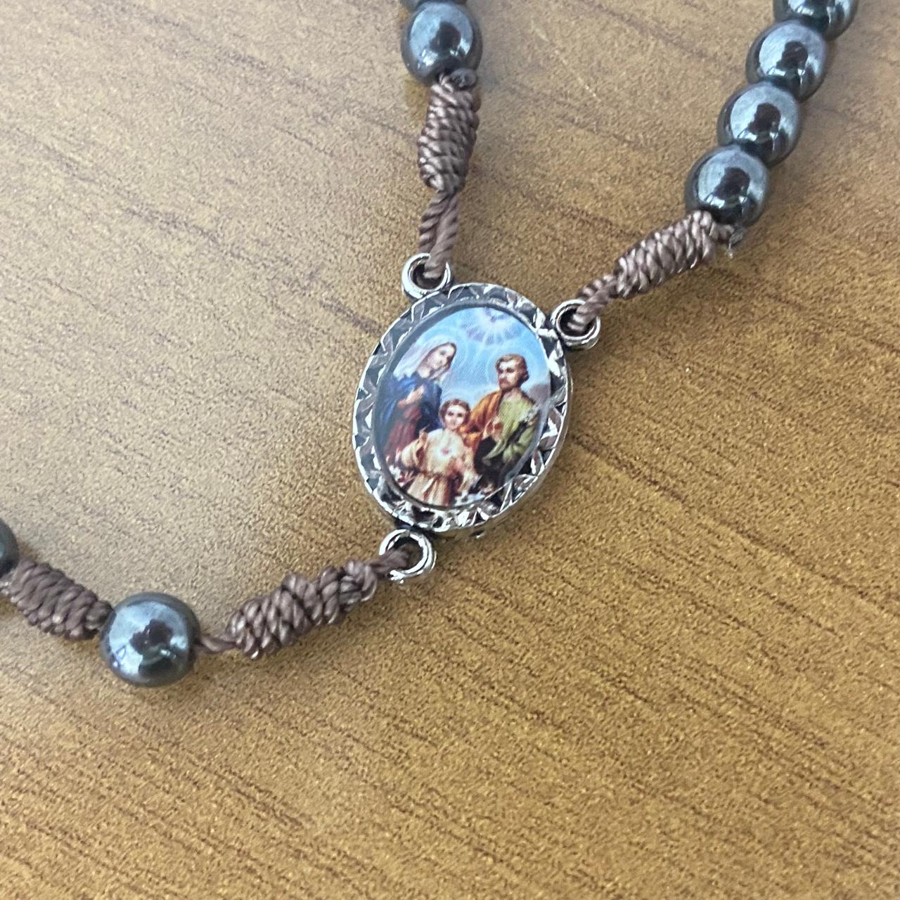 TERÇO DE HEMATITA SAGRADA FAMÍLIA 6MM (3 UNIDADES)