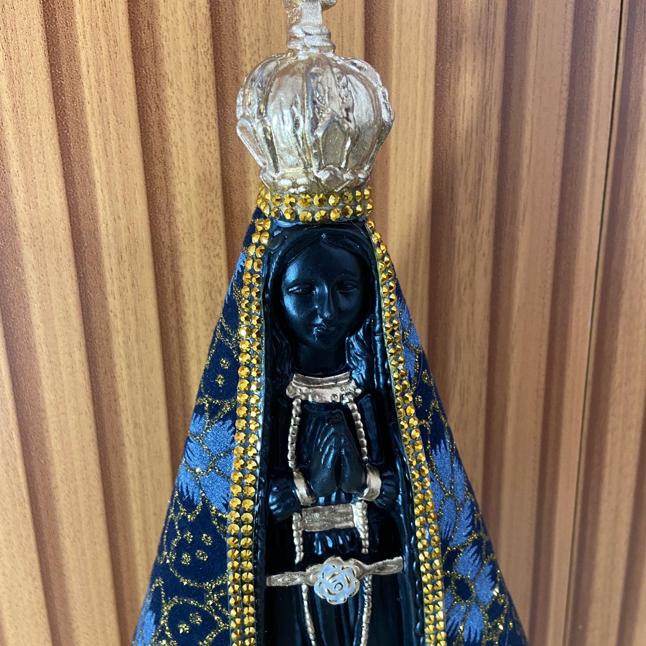 IMAGEM DE GESSO NOSSA SENHORA APARECIDA COM MANTO E STRASS 33CM  (1 UNIDADE)
