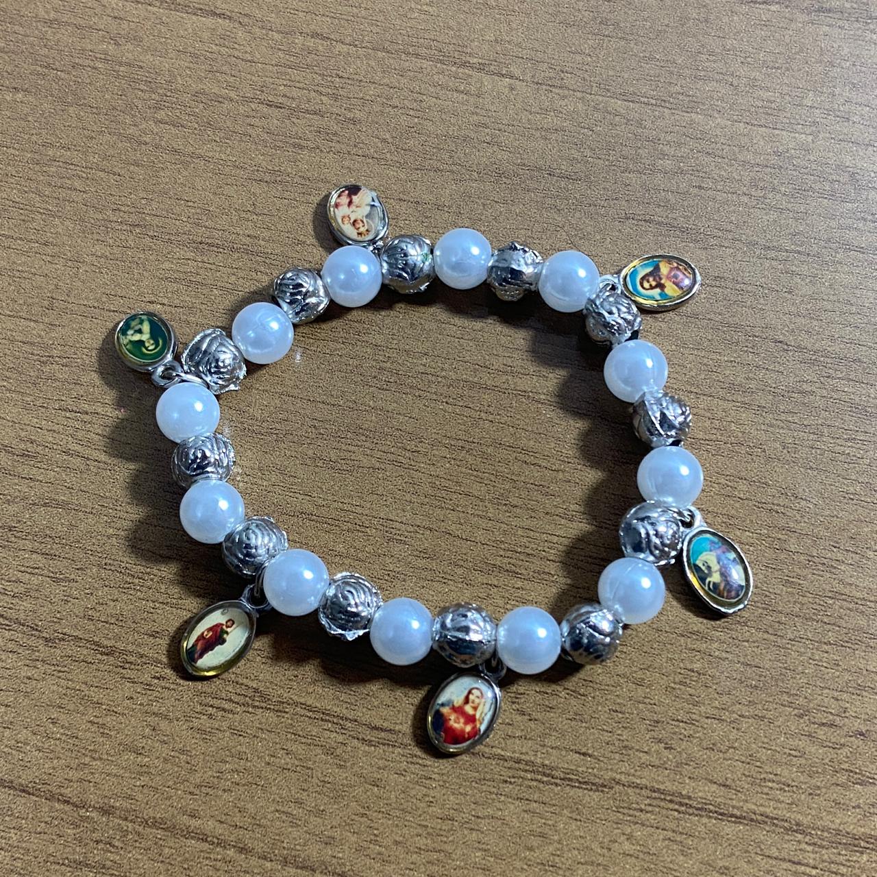 PULSEIRA PRATEADA COM PÉROLA TODOS OS SANTOS  (01 UNIDADE)