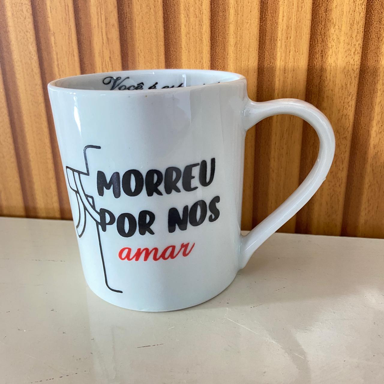 CANECA DE PORCELANA MORREU POR NOS AMAR (1 UNIDADE)