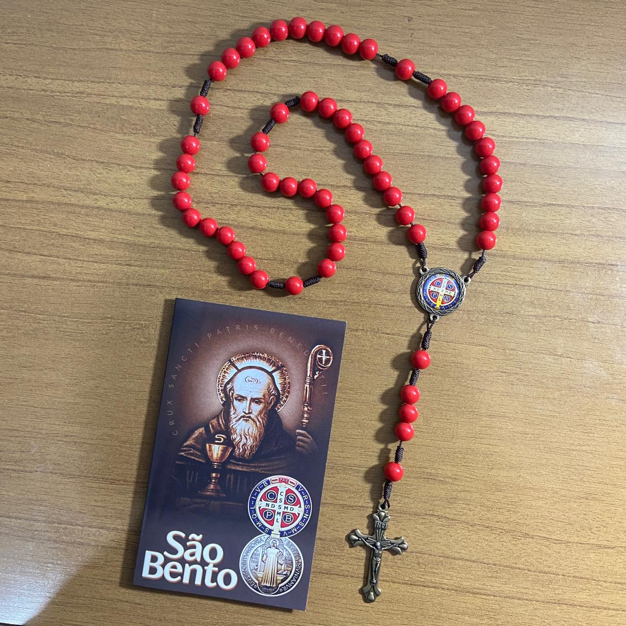 TERÇO PÉROLA VERMELHO CAMPISTA MEDALHA SÃO BENTO 10MM (1 UNIDADE)