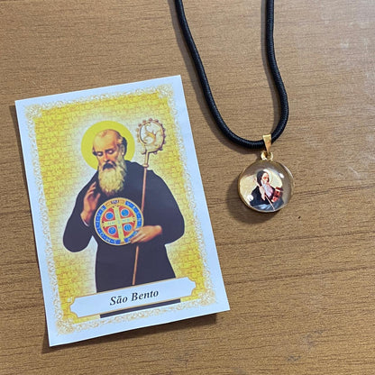 CORDÃO COM MEDALHA DE VIDRO SÃO BENTO (6 UNIDADES)