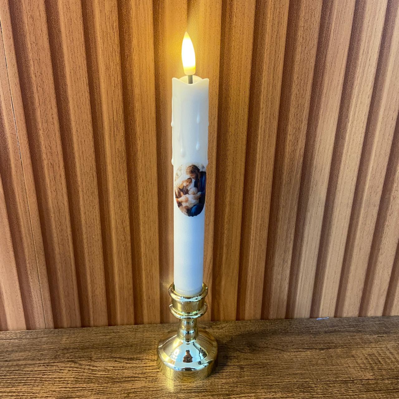 VELA ELETRÔNICA PALITO COM PEDESTAL SAGRADA FAMÍLIA 25CM (1 UNIDADE)