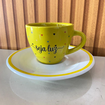 XÍCARA COM PIRES SEJA LUZ AMARELO (1 UNIDADE)