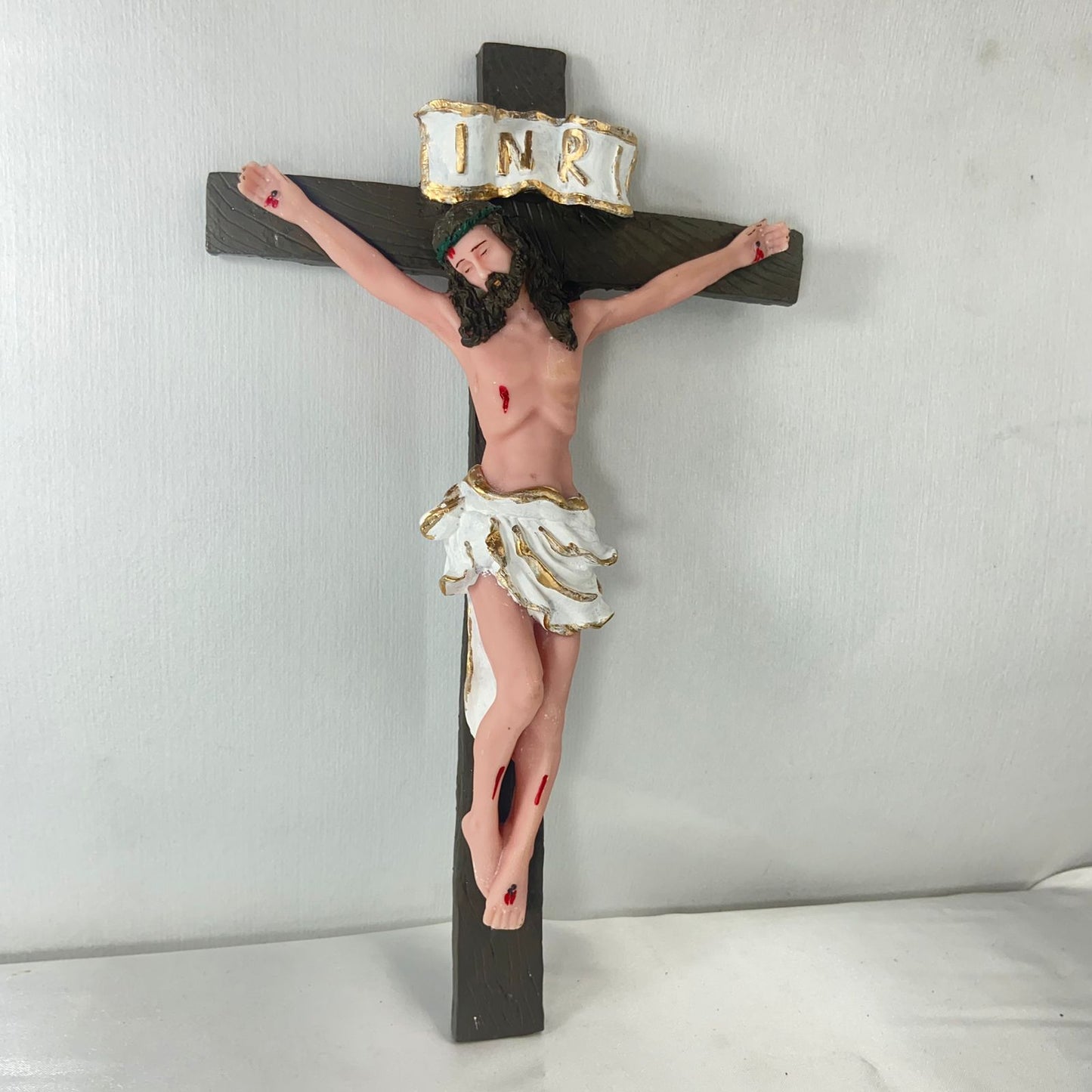 CRUCIFIXO DE RESINA NACIONAL 28CM (1 UNIDADE)