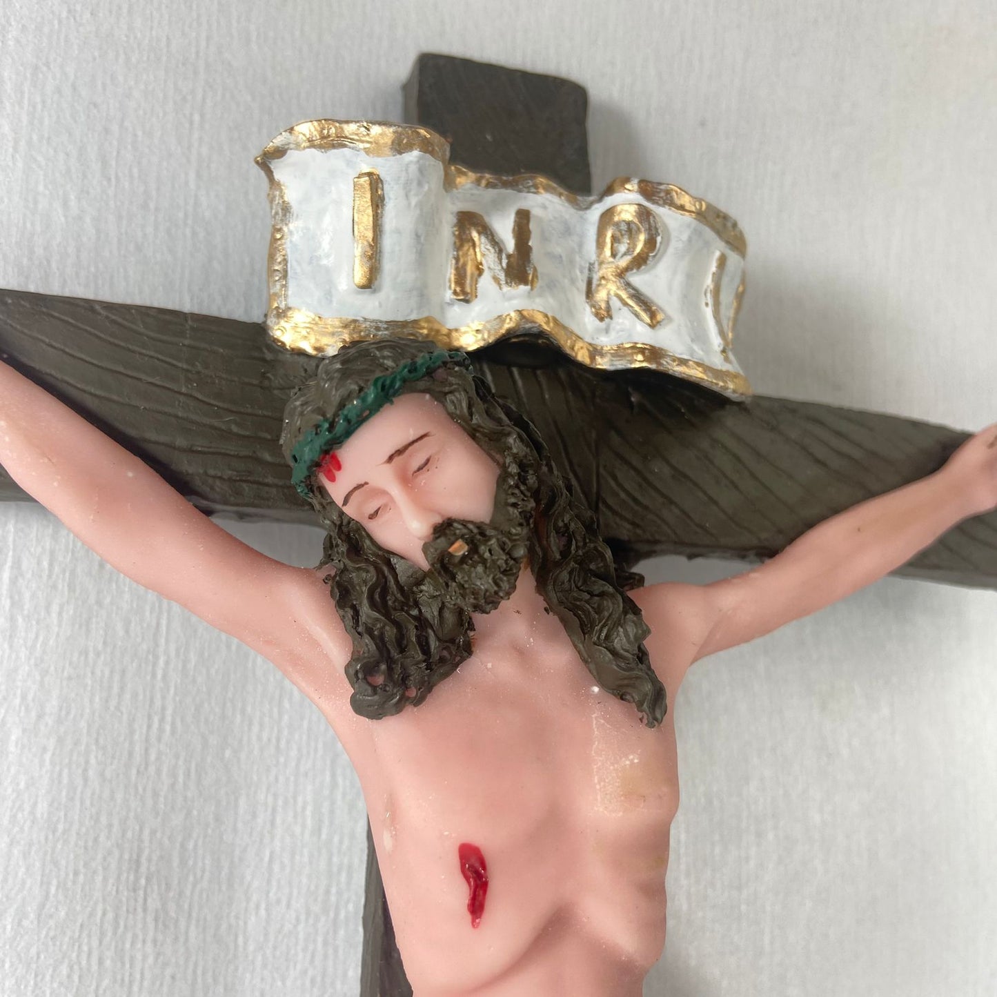 CRUCIFIXO DE RESINA NACIONAL 28CM (1 UNIDADE)