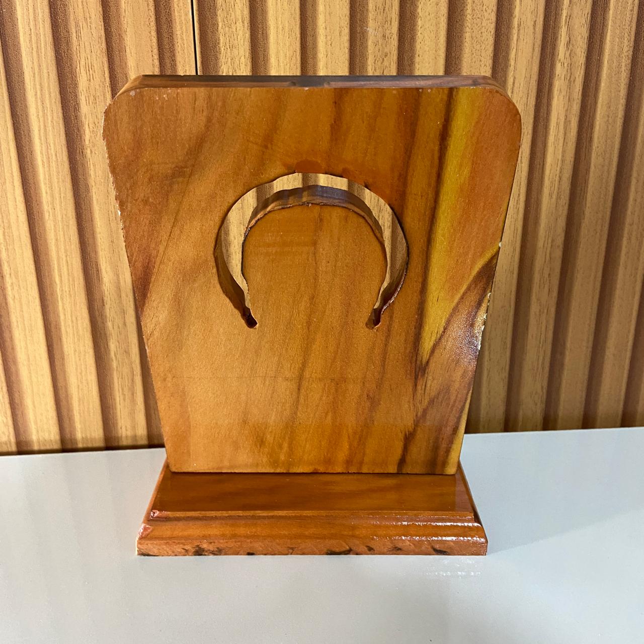 ADORNO DE MESA MADEIRA SÃO CARLO ACUTIS RESINADO 20CM (1 UNIDADE)
