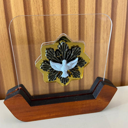 IMAGEM DE MESA METAL OURO VELHO DIVINO ESPÍRITO SANTO NO ACRÍLICO E BASE DE MADEIRA 10,7CM (1 UNIDADE)