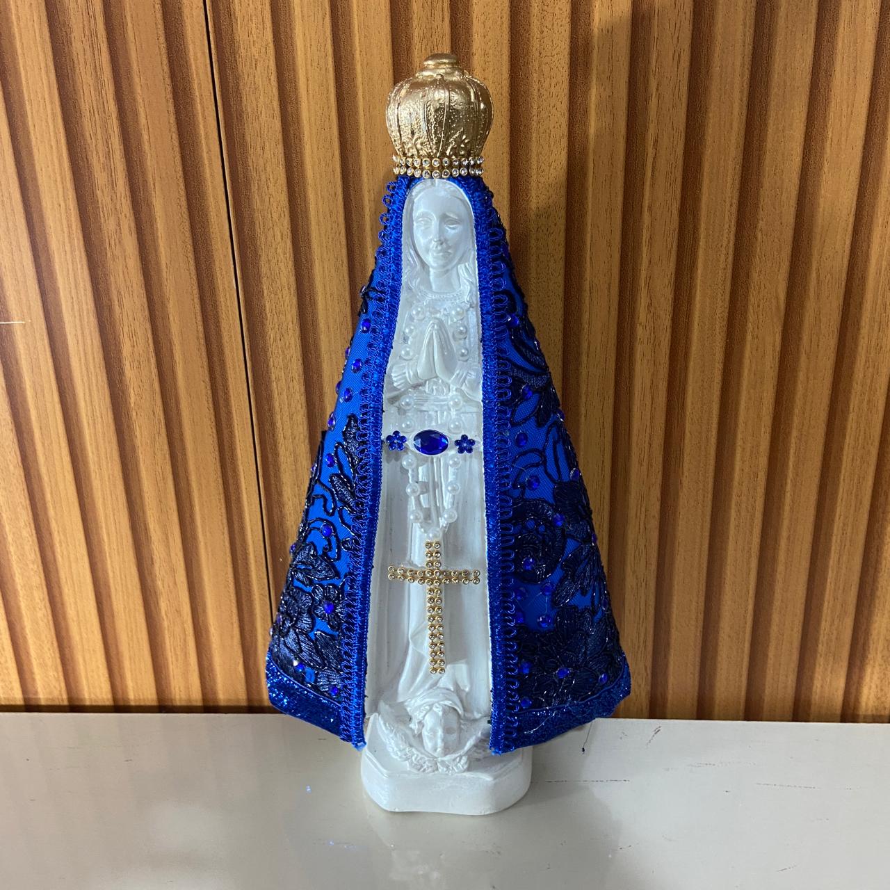 IMAGEM DE GESSO NOSSA SENHORA APARECIDA BRANCA MANTO AZUL COM STRASS MOD2 31CM (1 UNIDADE)