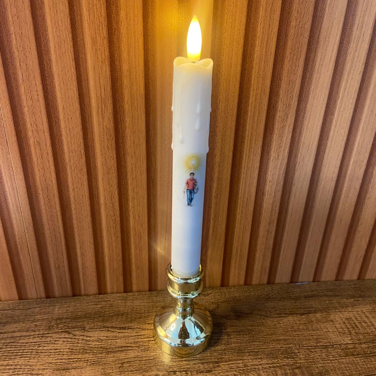 VELA ELETRÔNICA PALITO COM PEDESTAL SÃO CARLO ACUTIS 25CM (1 UNIDADE)