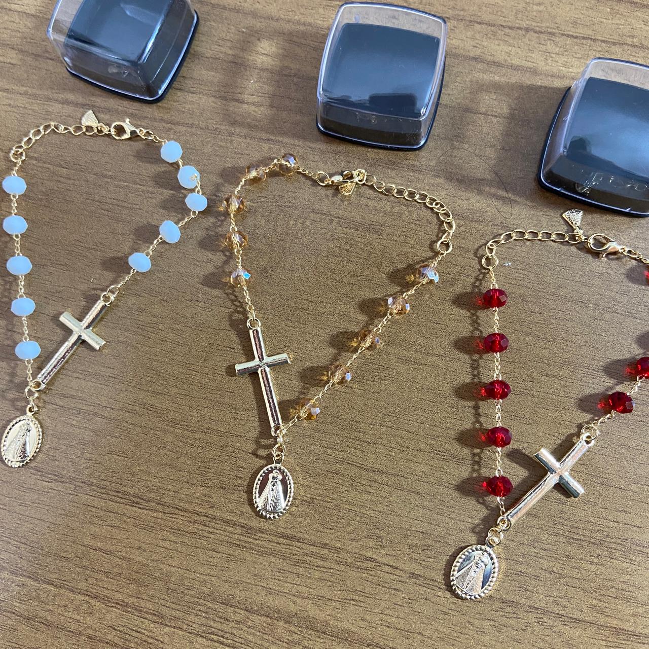 PULSEIRA CRISTAL CRUZ COM PINGENTE NOSSA SENHORA APARECIDA CORES SORTIDAS  (03 UNIDADES)