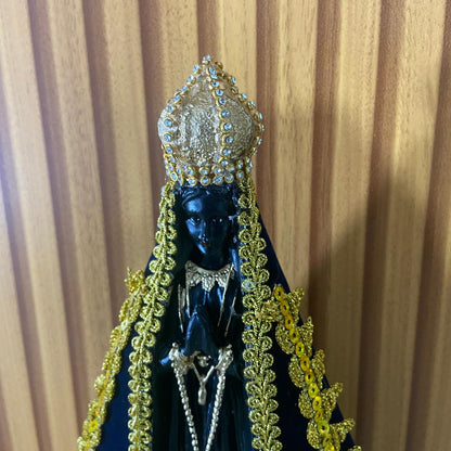 IMAGEM DE GESSO NOSSA SENHORA APARECIDA COM MANTO E STRASS 22CM (1 UNIDADE)