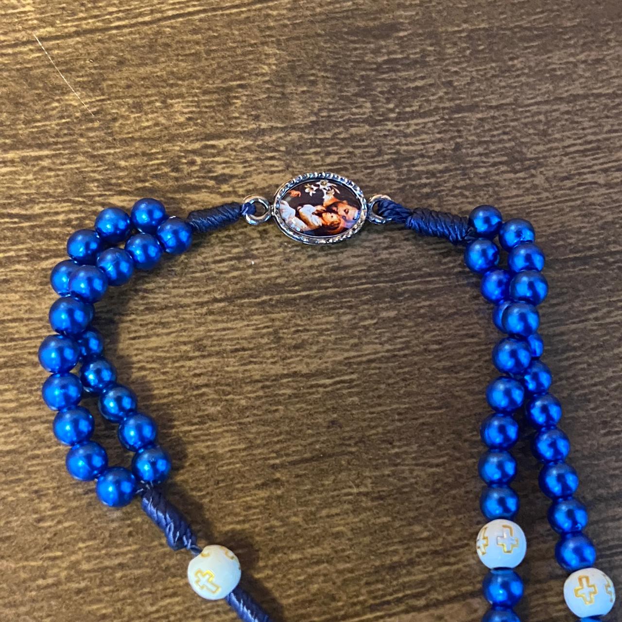 TERÇO PULSEIRA PÉROLA AZUL COM MEDALHA RESINADA SÃO JOSÉ (6 UNIDADES)
