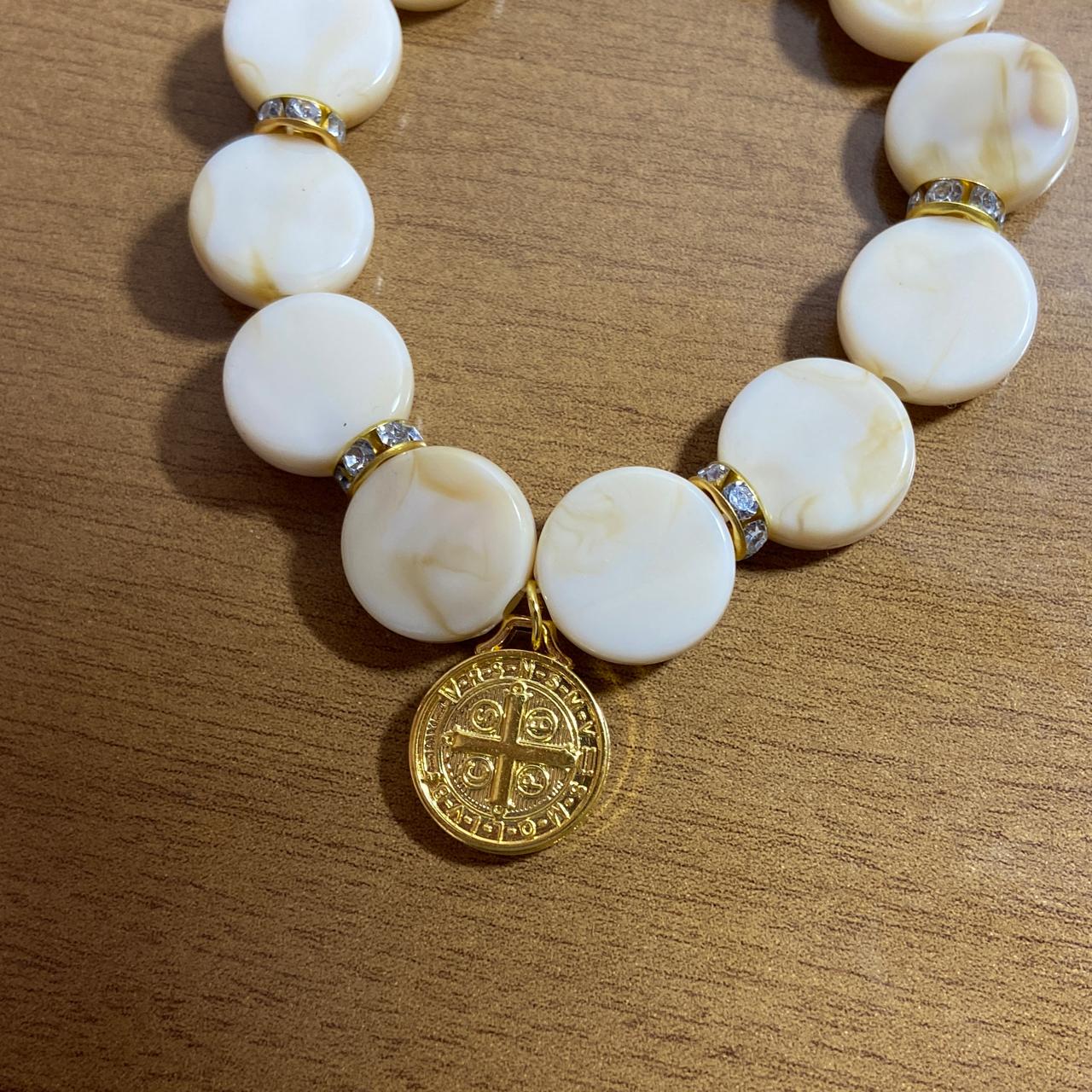 PULSEIRA PÉROLA MEDALHA DE SÃO BENTO 10MM MOD-5 (03 UNIDADES)