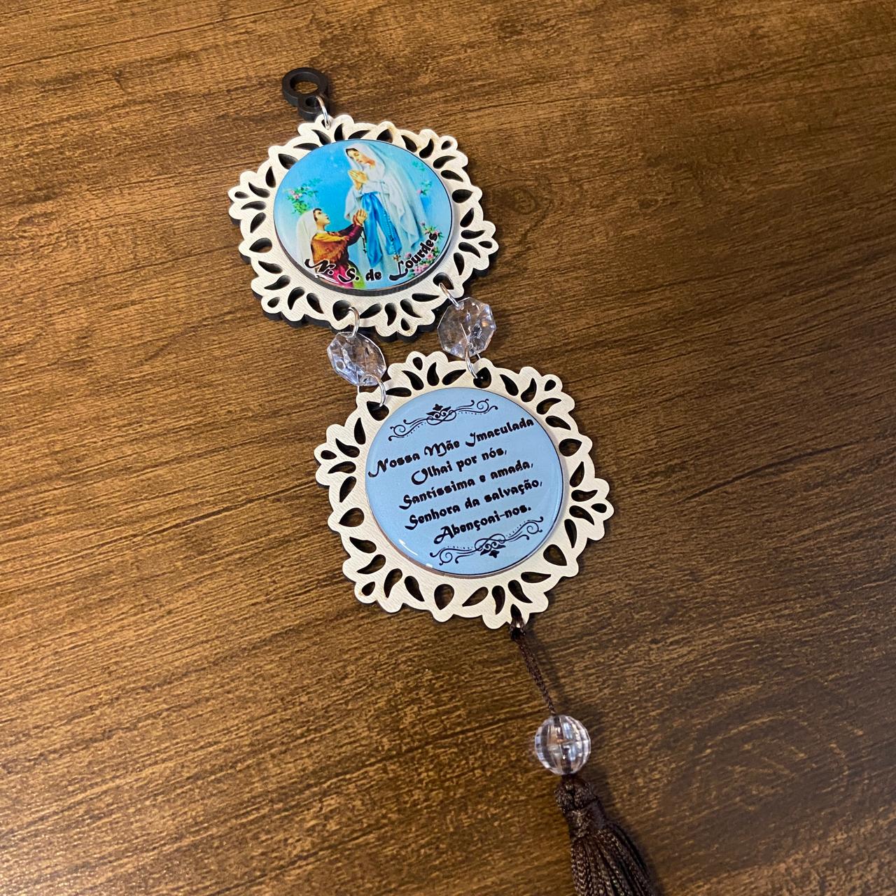 ADORNO DUPLO MINI CIRCULO NOSSA SENHORA DE LOURDES (1 UNIDADE)
