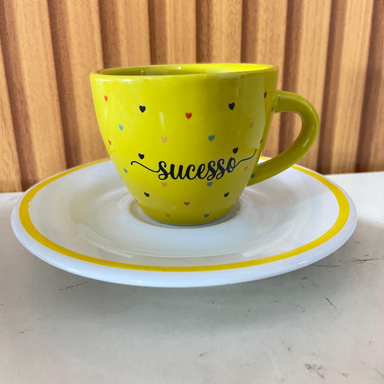 XÍCARA COM PIRES SUCESSO AMARELO (1 UNIDADE)