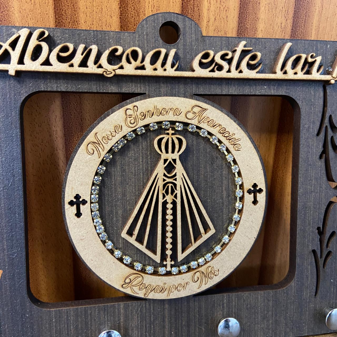 PORTA CHAVE VAZADO NOSSA SENHORA APARECIDA COM STRASS 14CM (1 UNIDADE)