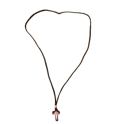 CORDÃO COM CRUCIFIXO SÃO BENTO MADEIRA MARROM (12 UNIDADES)