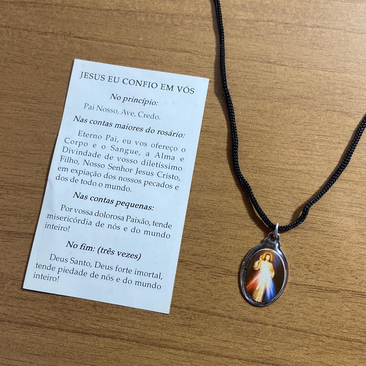 CORDÃO COM MEDALHA RESINADA JESUS MISERICORDIOSO (1 UNIDADES)