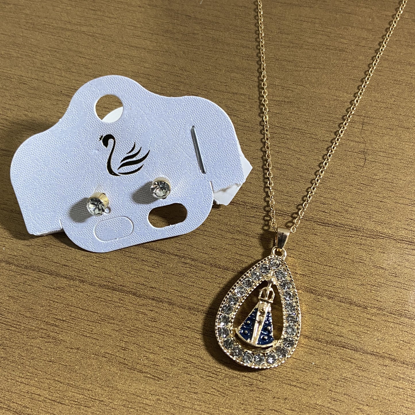 CORRENTE DOURADA COM BRINCO PONTA DE LUZ NOSSA SENHORA APARECIDA MOD 02  ( 1 UNIDADE)