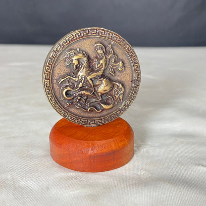 IMAGEM DE MESA METAL OURO VELHO SÃO JORGE COM BASE DE MADEIRA 5,5CM (1 UNIDADE)