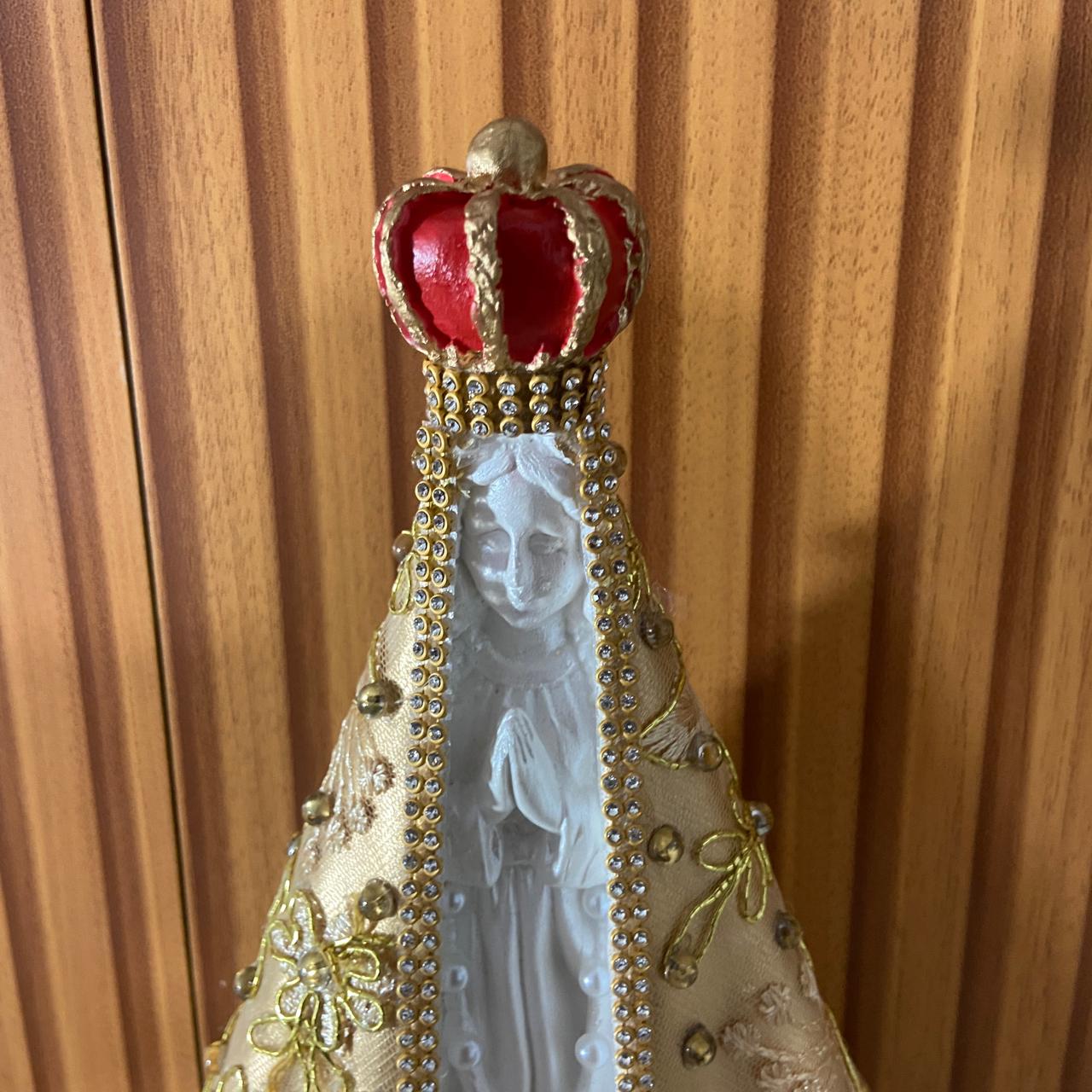 IMAGEM DE GESSO NOSSA SENHORA APARECIDA BRANCA MANTO DOURADO COM STRASS 26,5CM (1 UNIDADE)