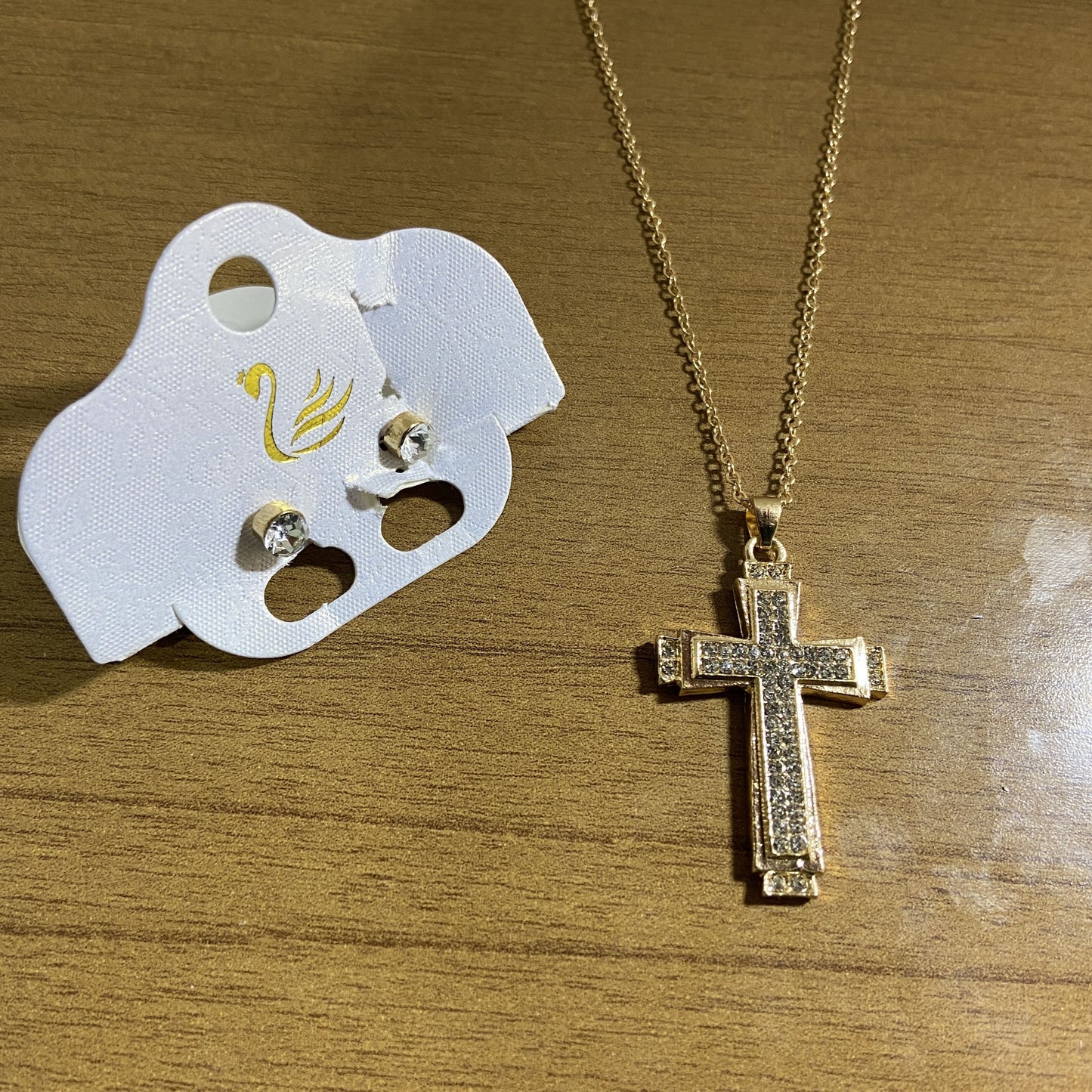 CORRENTE CRUCIFIXO COM BRINCO PONTA DE LUZ  MOD02 ( 1 UNIDADE)