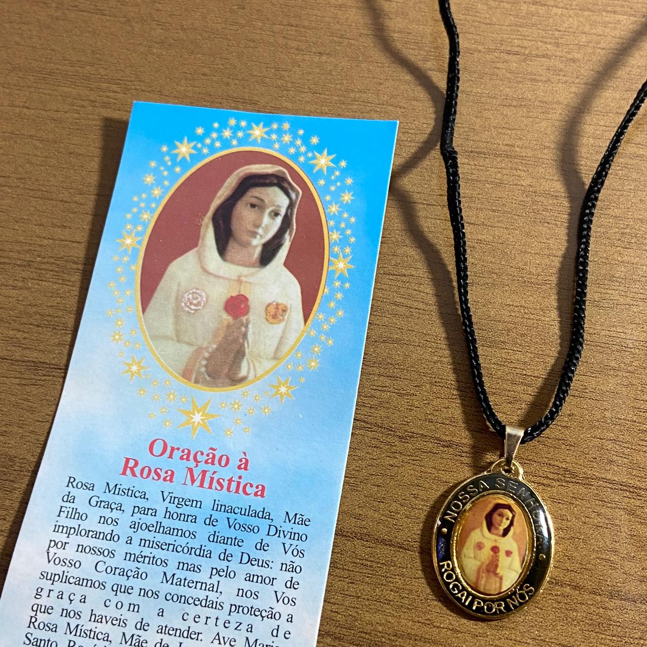 CORDÃO COM MEDALHA RESINADA NOSSA SENHORA DA ROSA MÍSTICA (1 UNIDADES)