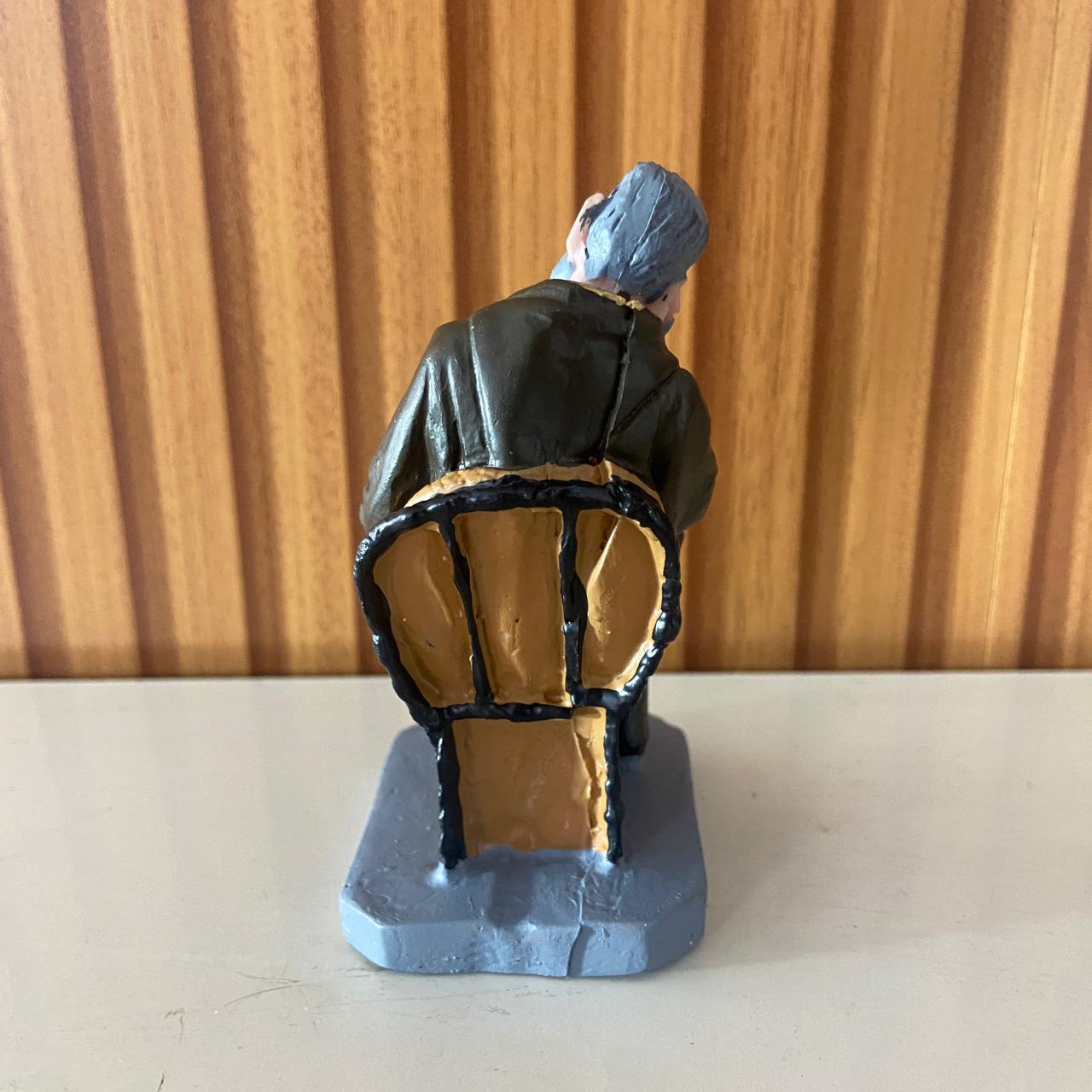 IMAGEM DE RESINA NACIONAL SANTO PADRE PIO SENTADO 10CM (1 UNIDADE)