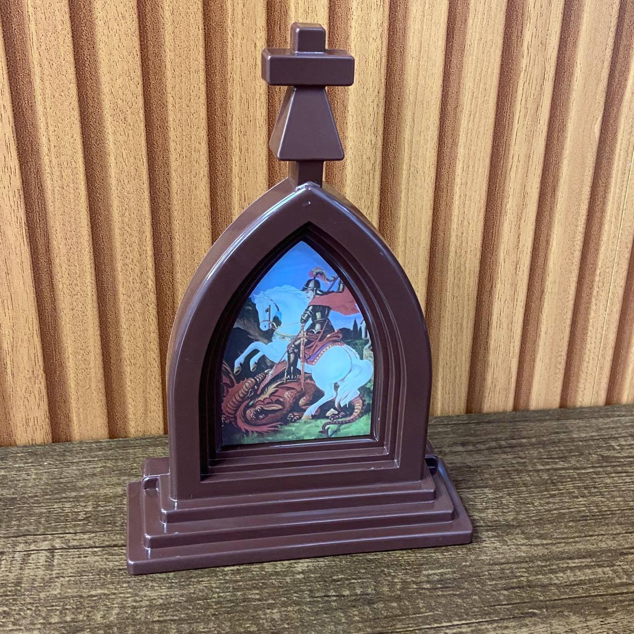 CAPELA ACRÍLICA G SÃO JORGE MARROM 18X12CM (1 UNIDADE)