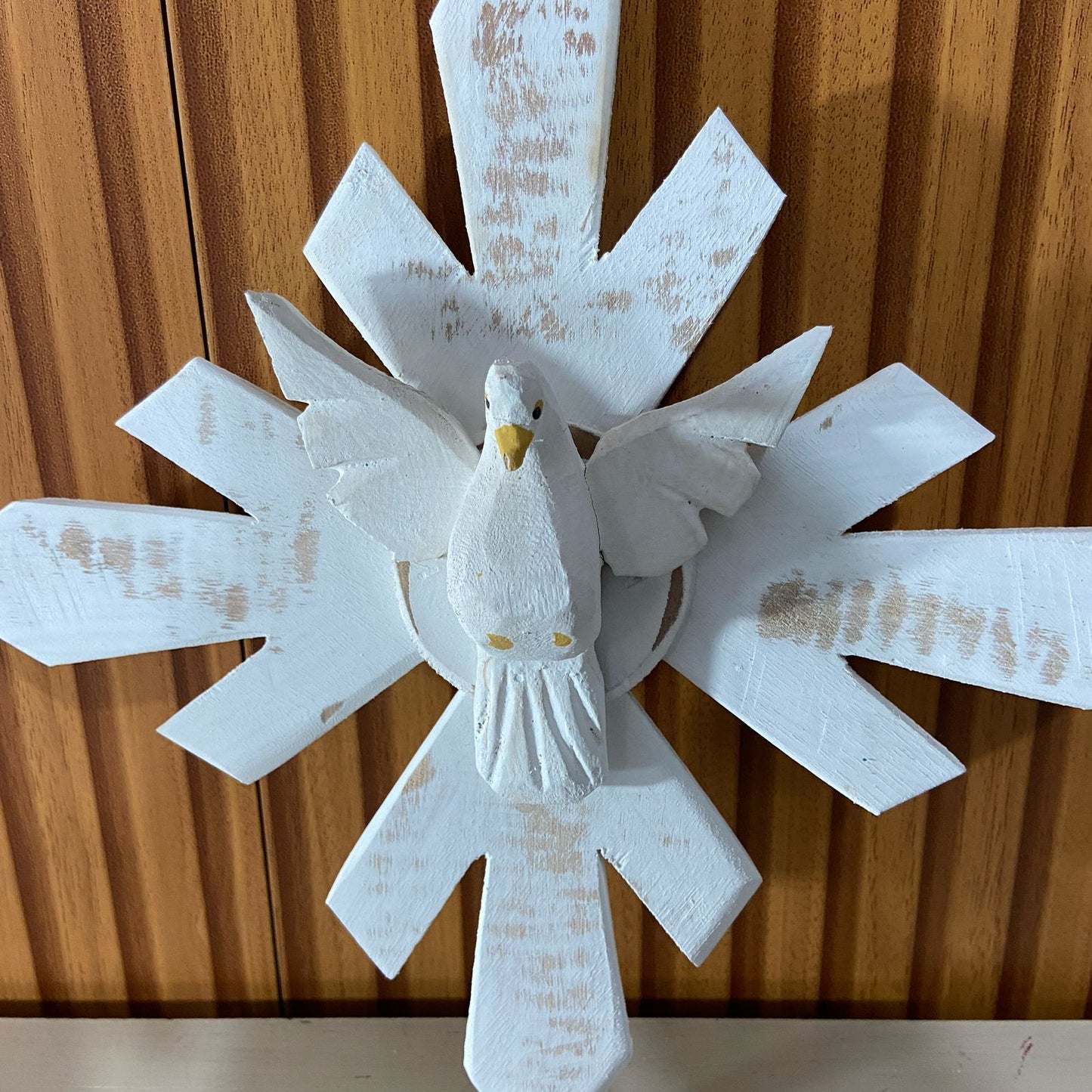 MANDALA MADEIRA BRANCA DIVINO ESPIRITO SANTO 26X27CM  (1 UNIDADE)