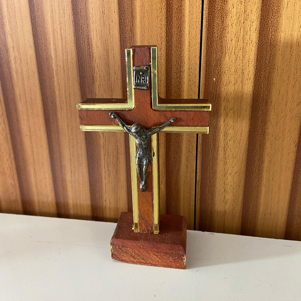 CRUCIFIXO MADEIRA DE MESA COM ACRÍLICO 10CM (1 UNIDADE)