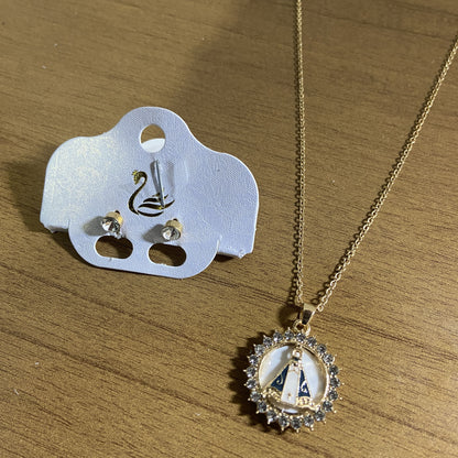 CORRENTE DOURADA COM BRINCO PONTA DE LUZ NOSSA SENHORA APARECIDA MOD 06  ( 1 UNIDADE)