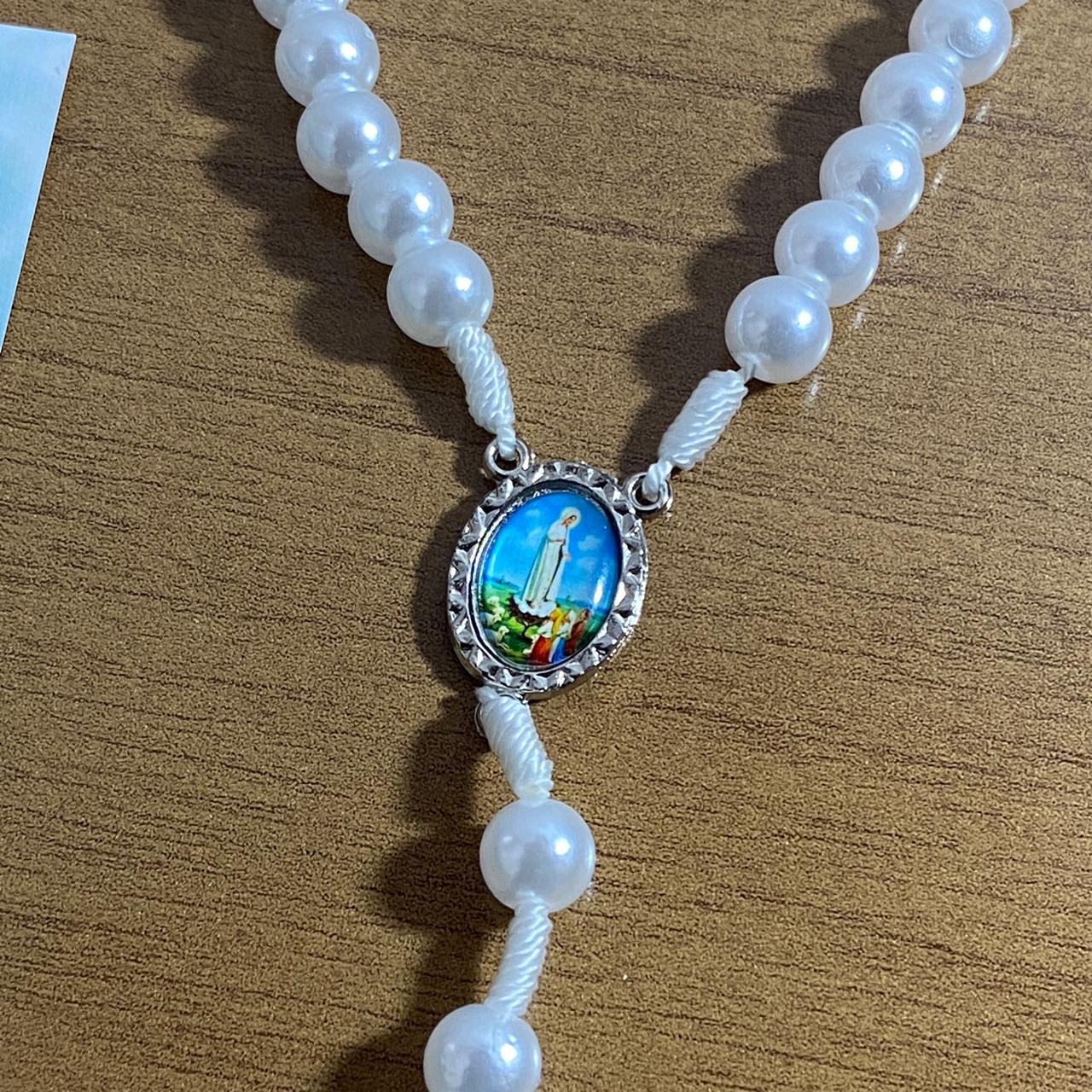TERÇO PÉROLA BRANCA NOSSA SENHORA DE FÁTIMA 8MM (1 UNIDADE)