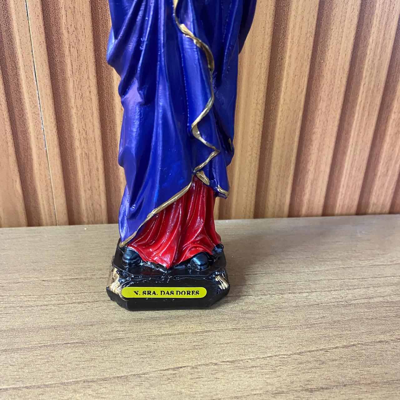 IMAGEM DE RESINA NACIONAL NOSSA SENHORA DAS DORES 20CM (1 UNIDADE)