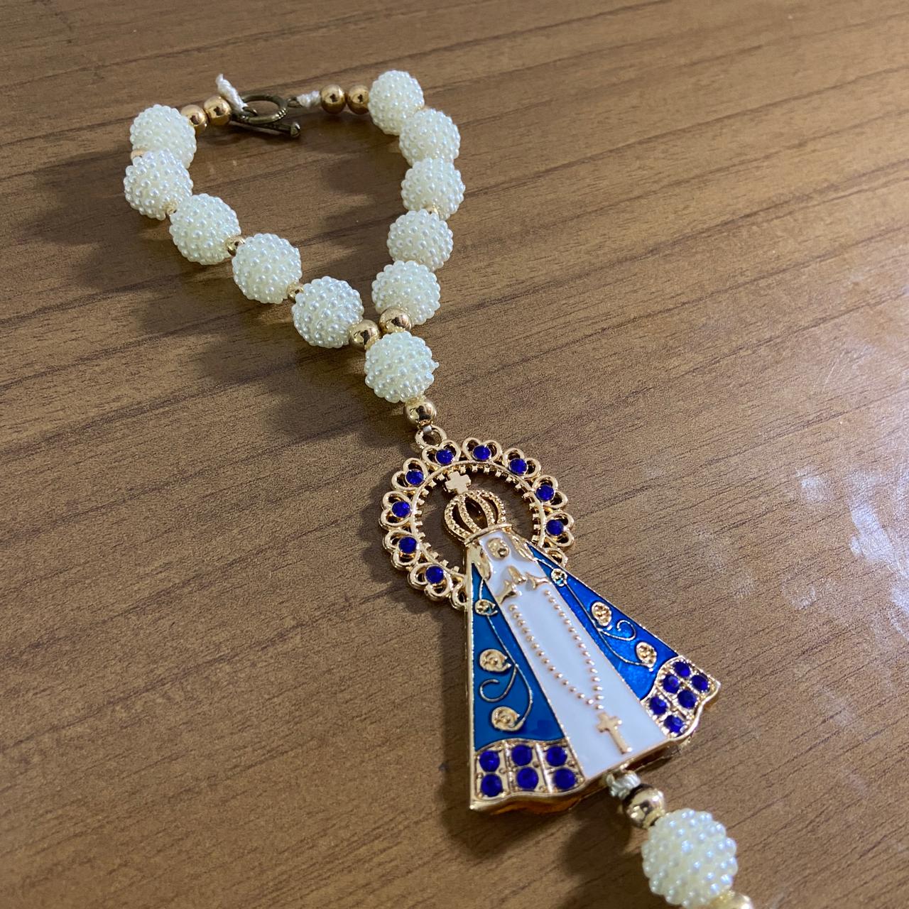 DEZENA PARA CARRO NOSSA SENHORA APARECIDA AMORA BRANCA E STRASS AZUL 12MM MOD2 (3 UNIDADES)