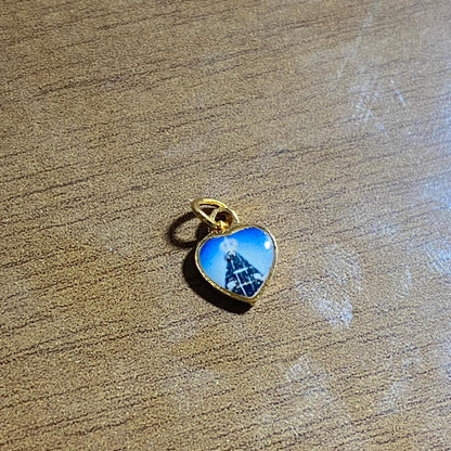 PINGENTE DOURADO CORAÇÃO RESINADO NOSSA SENHORA APARECIDA (5 UNIDADES)