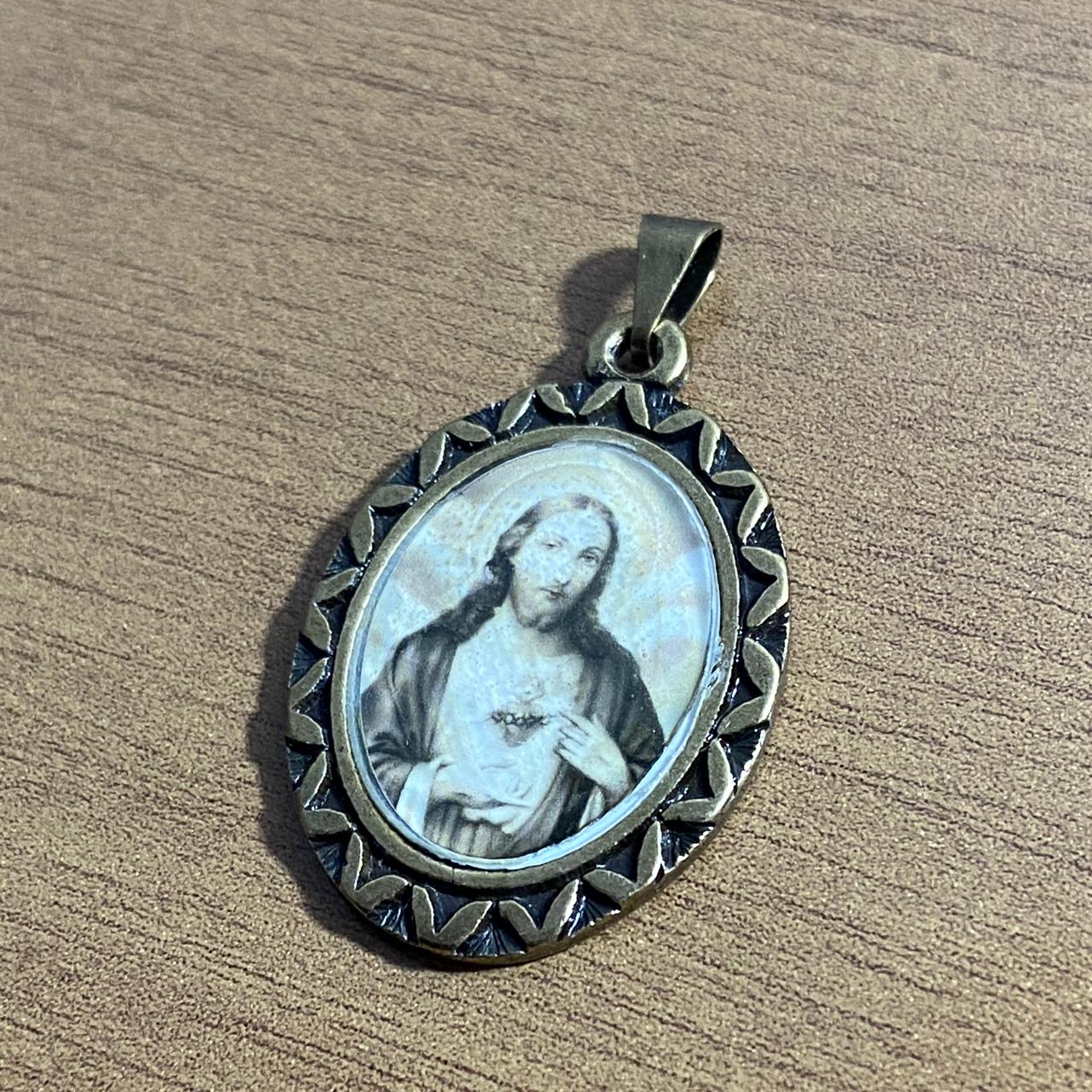 PINGENTE OURO VELHO RESINADO SAGRADO CORAÇÃO DE JESUS  (6 UNIDADES)