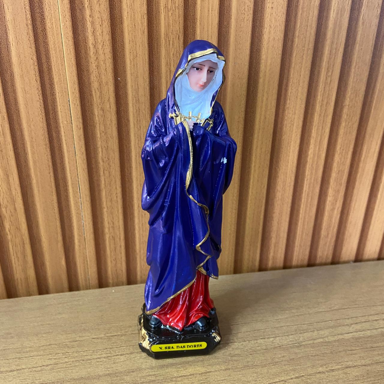 IMAGEM DE RESINA NACIONAL NOSSA SENHORA DAS DORES 20CM (1 UNIDADE)