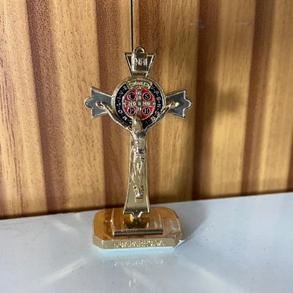 CRUCIFIXO DOURADO MEDALHA SÃO BENTO PARA CARRO  (6 UNIDADES)