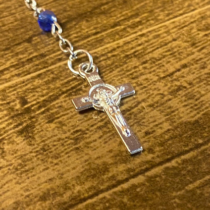 TERÇO CRISTAL NA GARRAFA NOSSA SENHORA APARECIDA CORES SORTIDAS 4MM PRATEADO (12 UNIDADES)