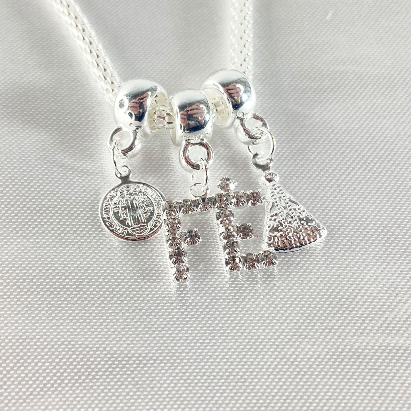 PULSEIRA NÍQUEL FÉ COM STRASS BRANCO (6 UNIDADES)