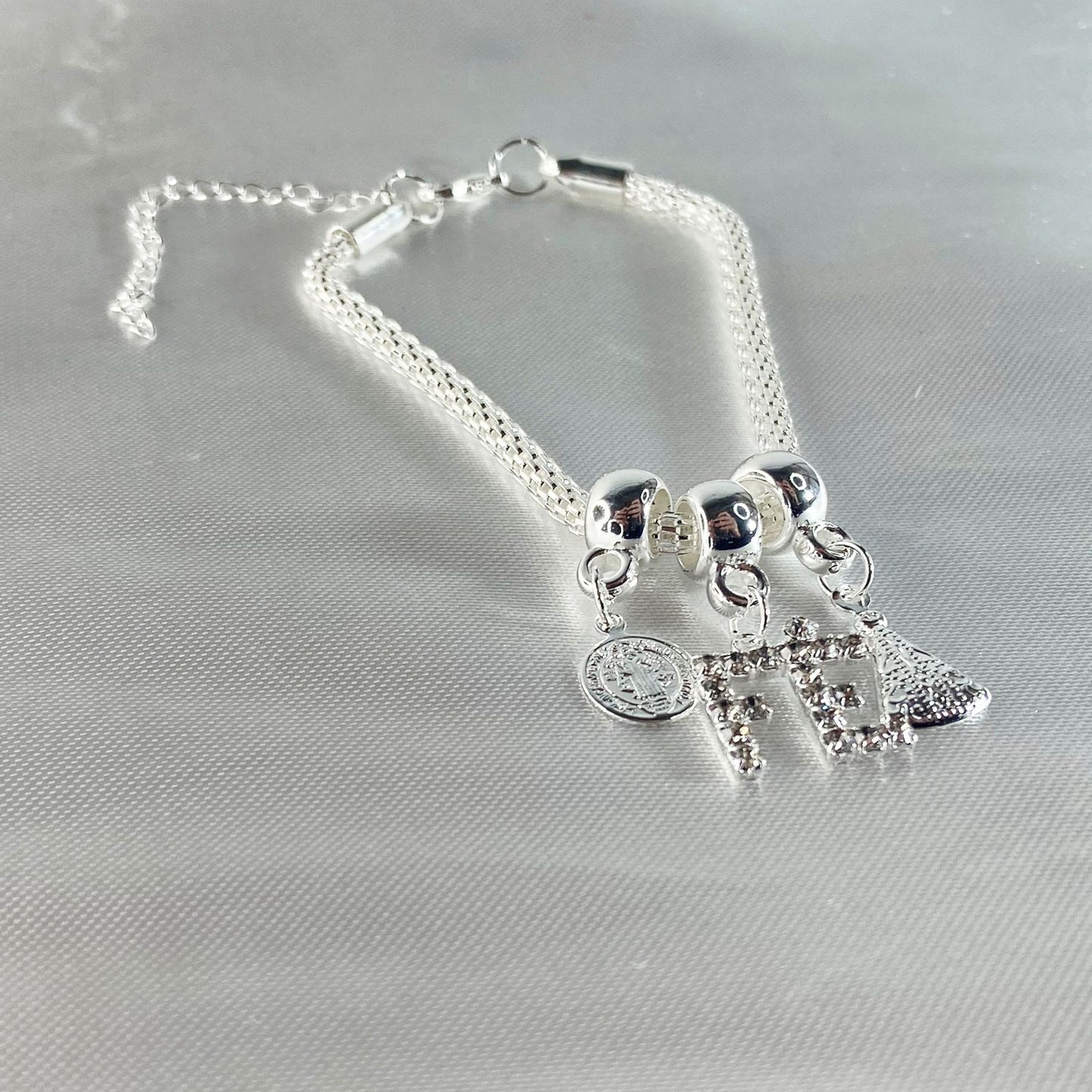 PULSEIRA NÍQUEL FÉ COM STRASS BRANCO (6 UNIDADES)