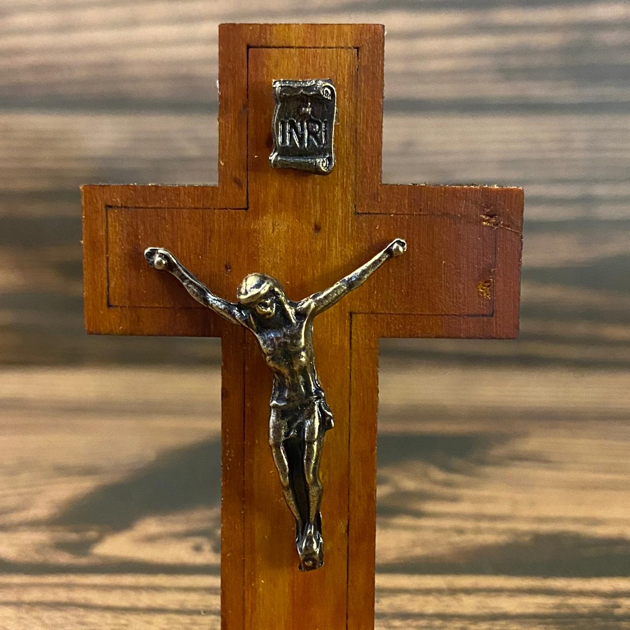 CRUCIFIXO MADEIRA DE MESA 9,0CM (1 UNIDADE)