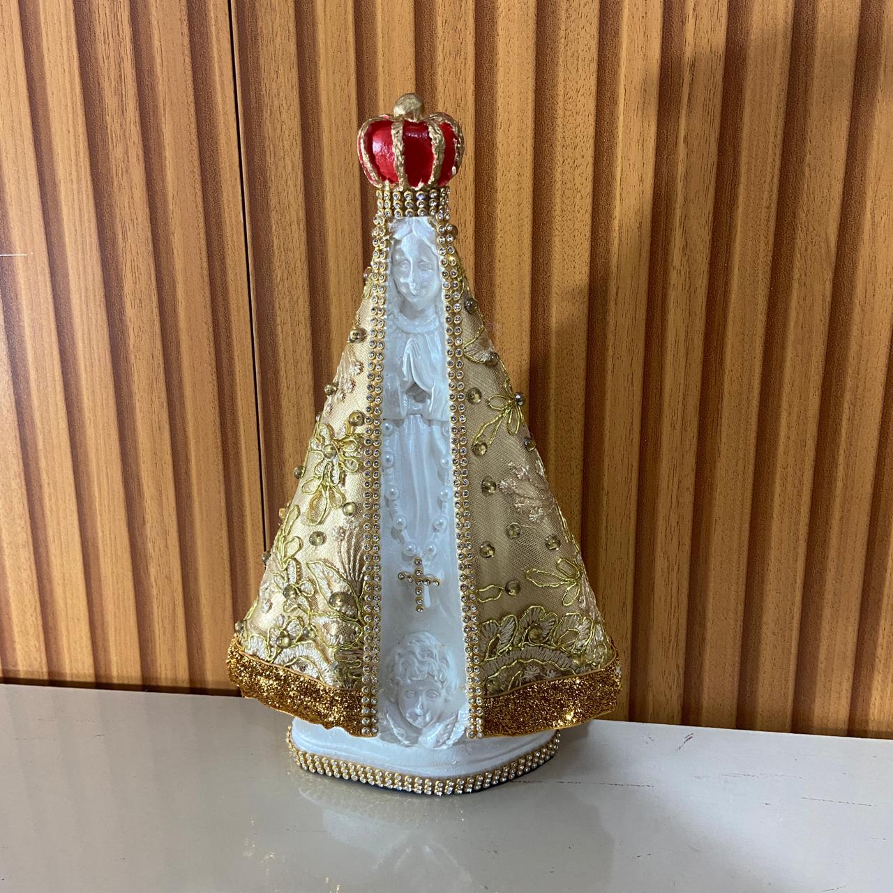 IMAGEM DE GESSO NOSSA SENHORA APARECIDA BRANCA MANTO DOURADO COM STRASS 26,5CM (1 UNIDADE)